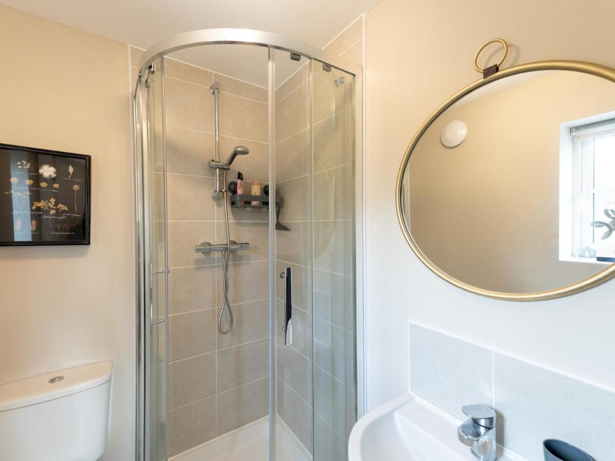 Pass The Keys Contemporary 2 Bedroom Holiday home