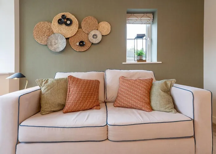 Pass The Keys Contemporary 2 Bedroom Home